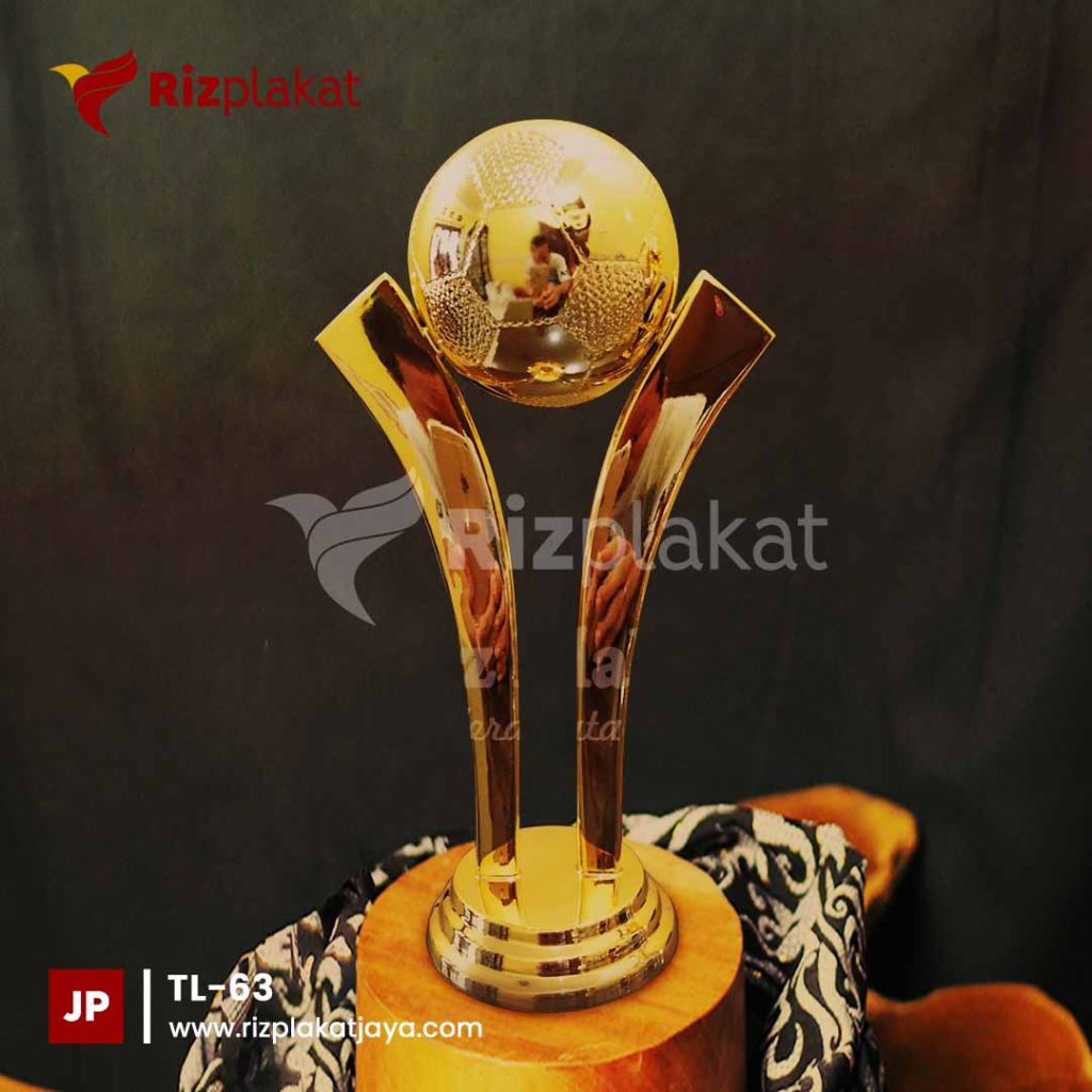 trophy logam pemerintah