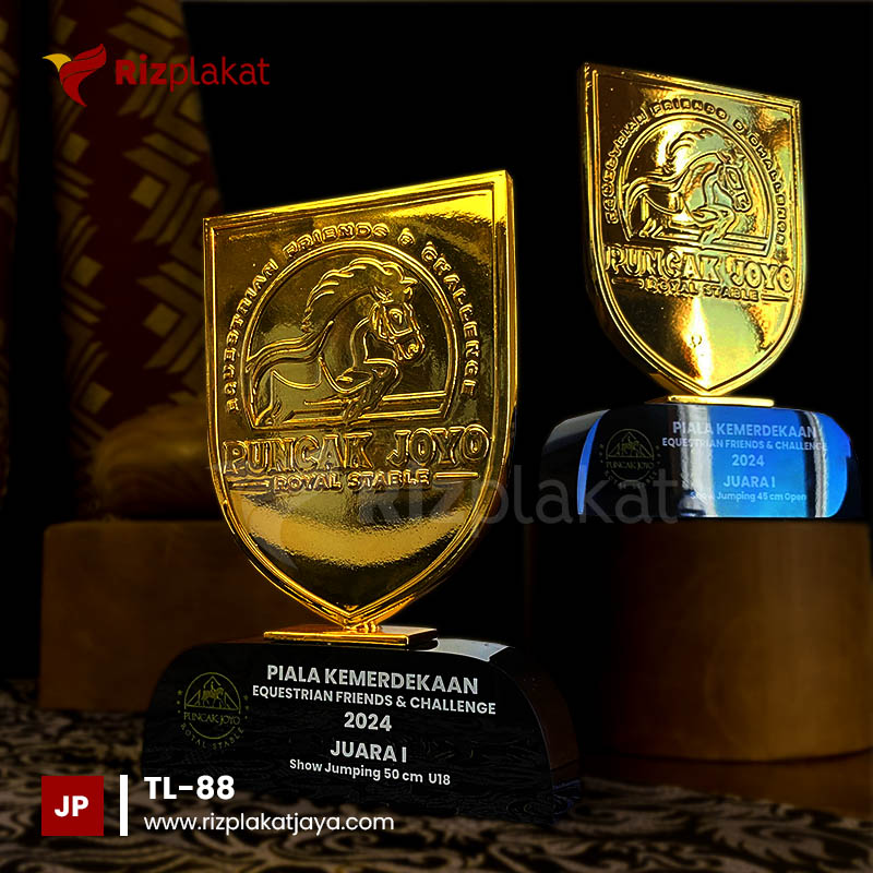 trophy logam pemerintah2