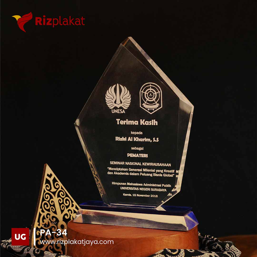 Plakat Akrilik Universitas Negeri Surabaya