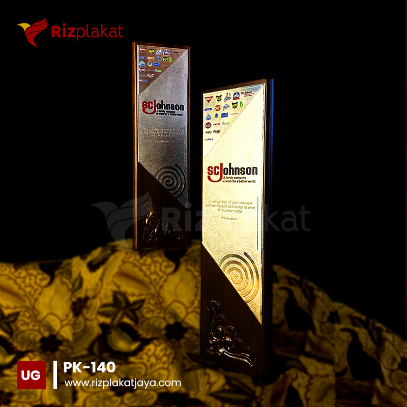 Plakat Kayu Award Eksklusif