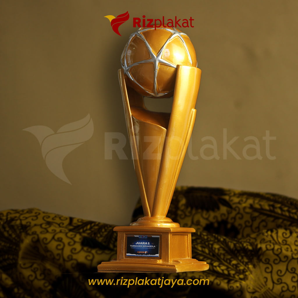 Trophy Logam Sepak Bola