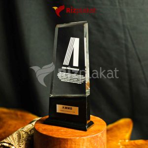 Katalog Contoh Piala Wisuda Mewah: Referensi Terbaik untuk Panitia