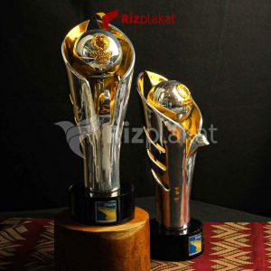 Plakat Logam Modern Aksen Emas & Perak