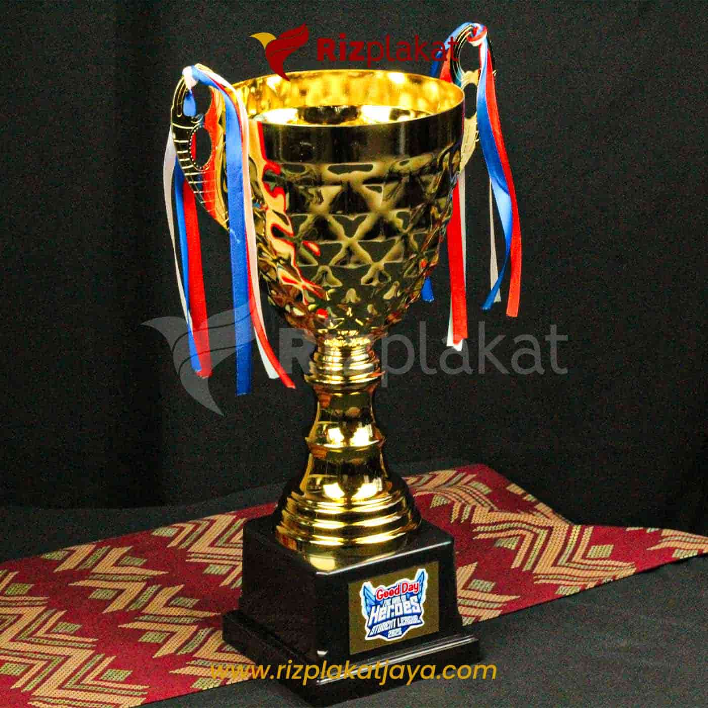Piala Logam Cup Emas