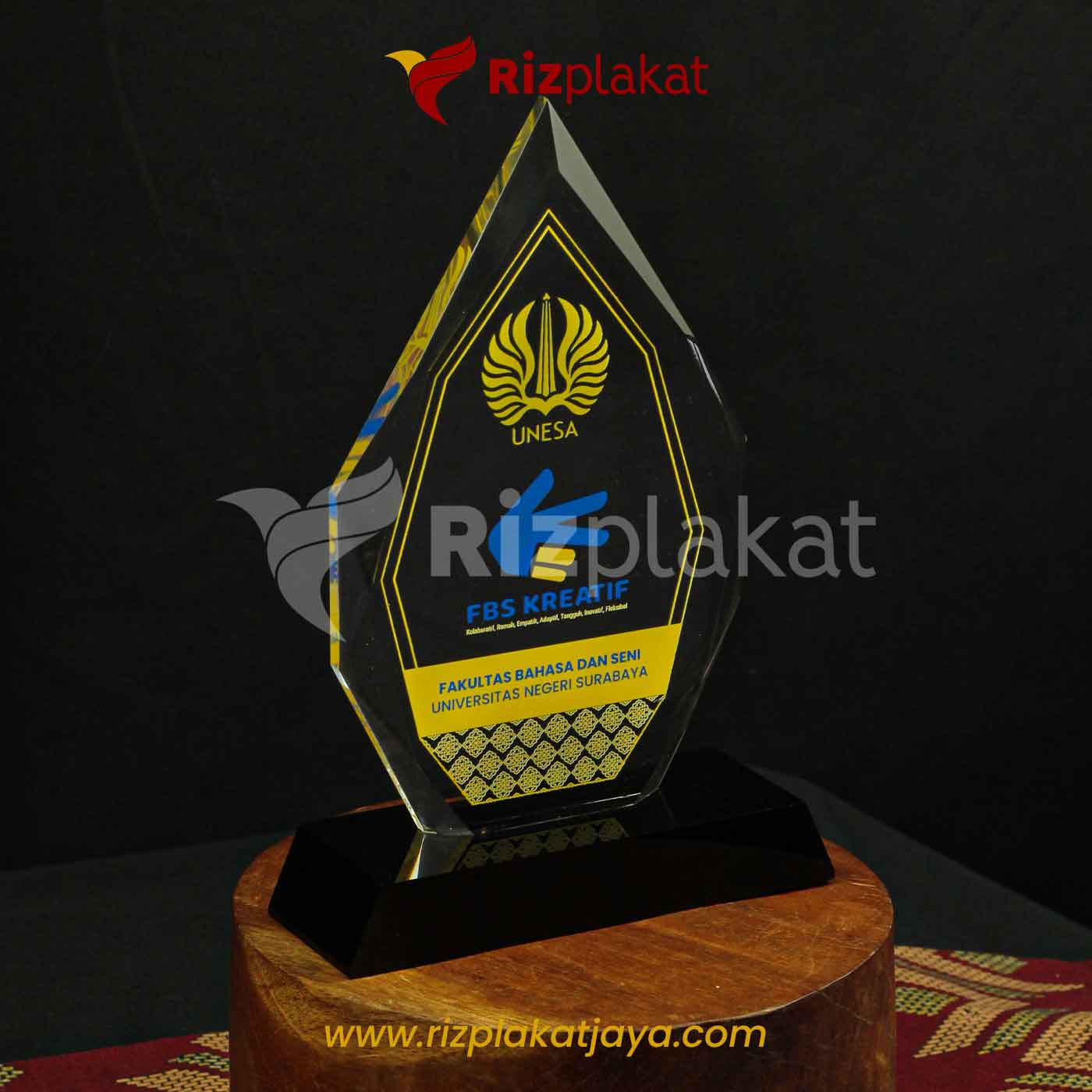 Plakat Akrilik Custom Fakultas & Institusi