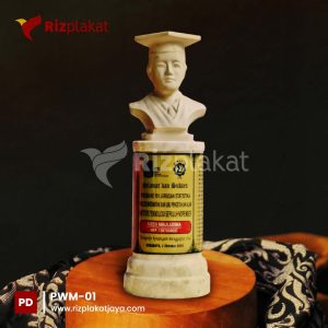 Katalog Contoh Piala Wisuda Mewah: Referensi Terbaik untuk Panitia